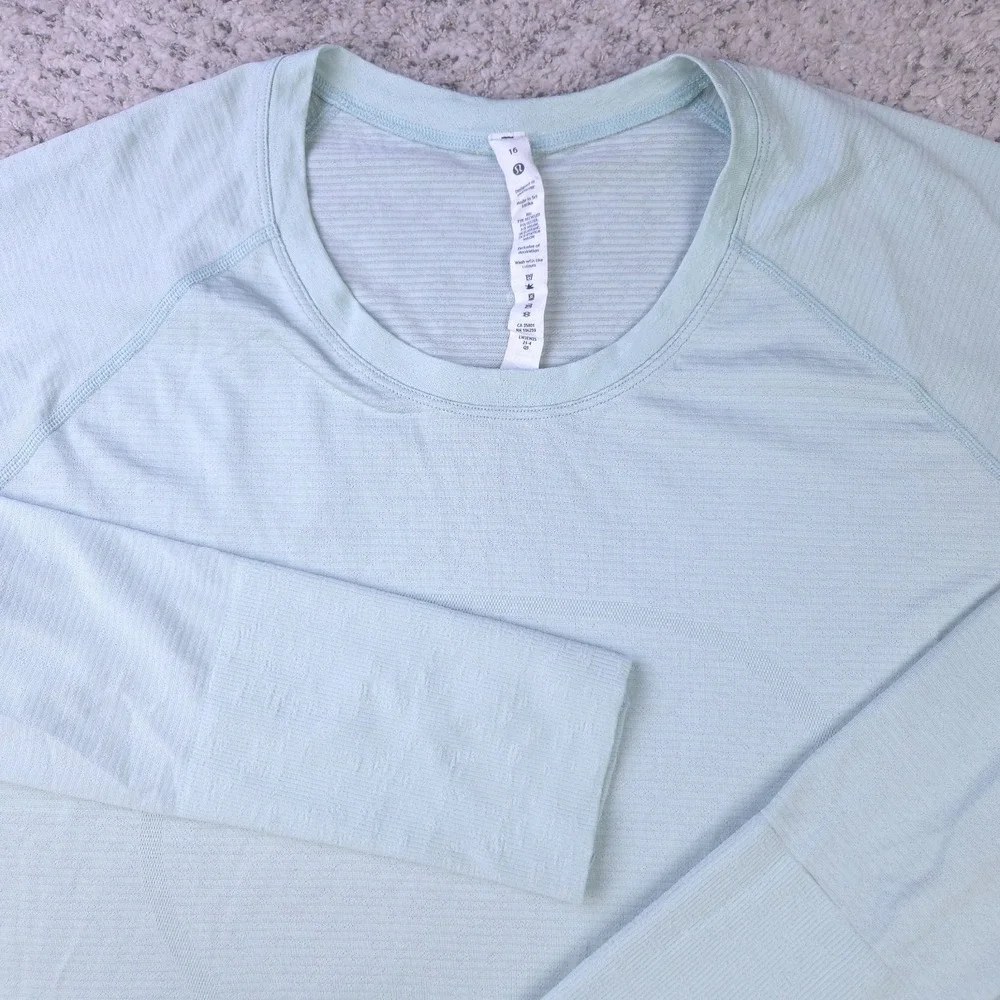 Lululemon Yoga Top Womens 16 Shirt Tee Crew Neck Long Sleeve Thumb Loops Mint